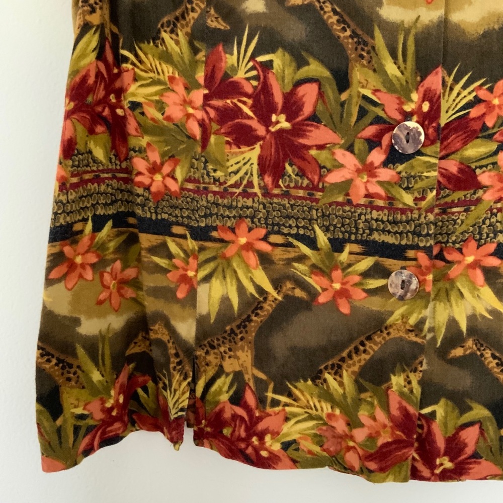 Vintage Giraffe Safari Sleeveless Button Down - Picture 7 of 8
